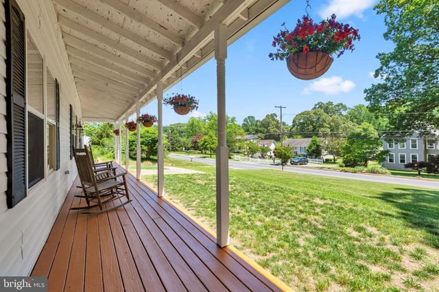 934 SHORE ACRES RD, Arnold, MD 21012