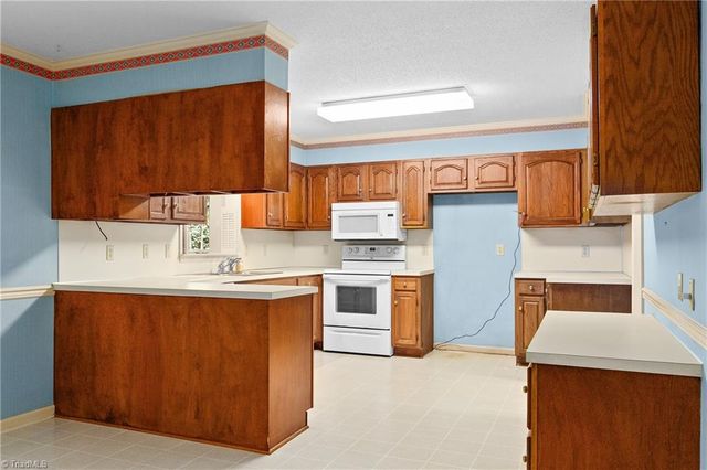 7 Twin Acres Drive, Lexington, NC 27292