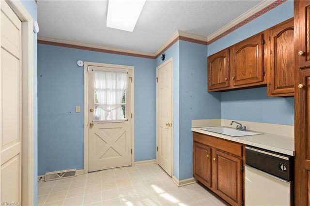 7 Twin Acres Drive, Lexington, NC 27292