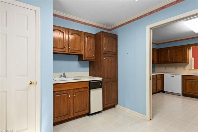 7 Twin Acres Drive, Lexington, NC 27292