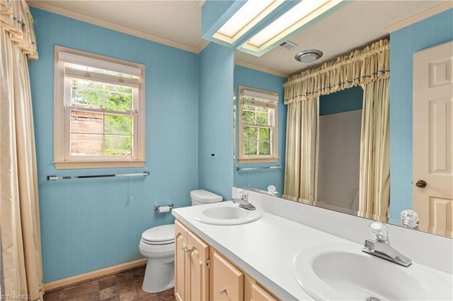7 Twin Acres Drive, Lexington, NC 27292