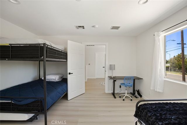 7904 Tampa, Reseda, CA 91335