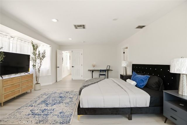 7904 Tampa, Reseda, CA 91335