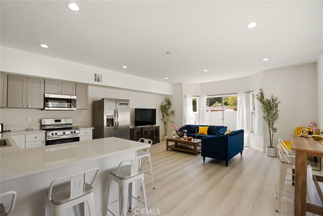 7904 Tampa, Reseda, CA 91335