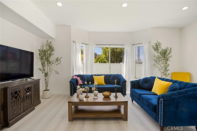 7904 Tampa, Reseda, CA 91335