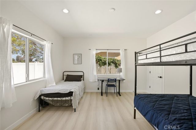 7904 Tampa, Reseda, CA 91335