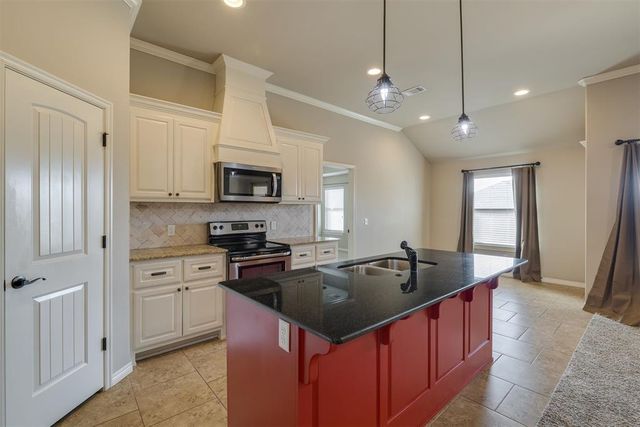 1201 N Vicksburg Terrace, Mustang, OK 73064