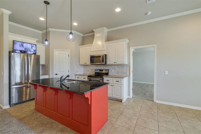 1201 N Vicksburg Terrace, Mustang, OK 73064