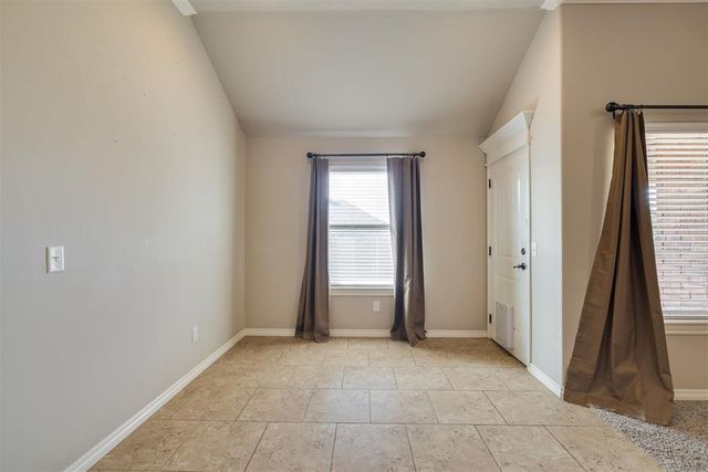 1201 N Vicksburg Terrace, Mustang, OK 73064