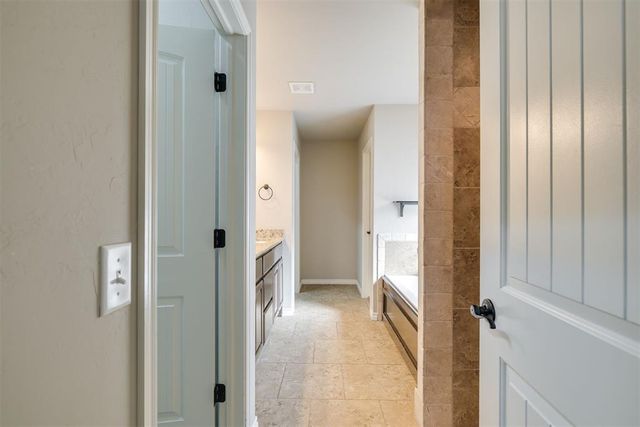 1201 N Vicksburg Terrace, Mustang, OK 73064