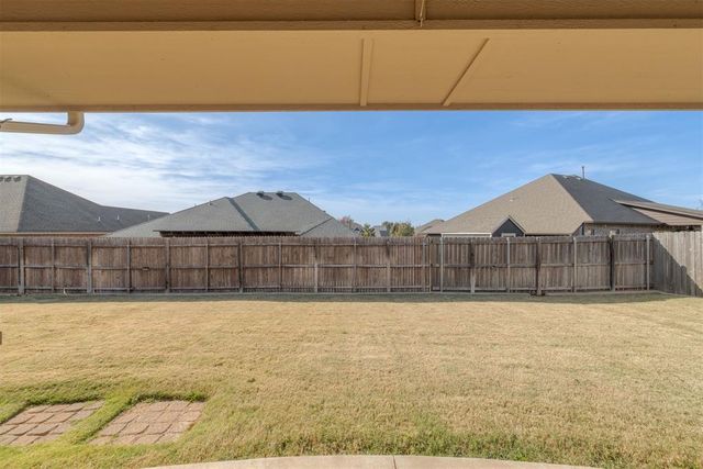 1201 N Vicksburg Terrace, Mustang, OK 73064