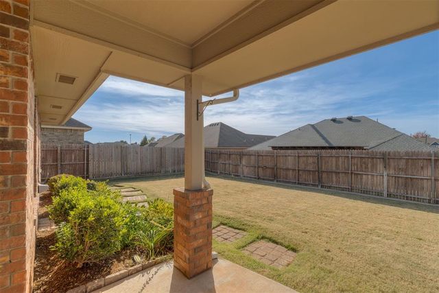 1201 N Vicksburg Terrace, Mustang, OK 73064