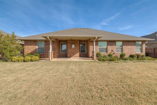 1201 N Vicksburg Terrace, Mustang, OK 73064