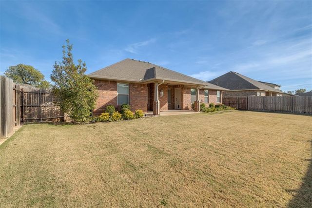 1201 N Vicksburg Terrace, Mustang, OK 73064