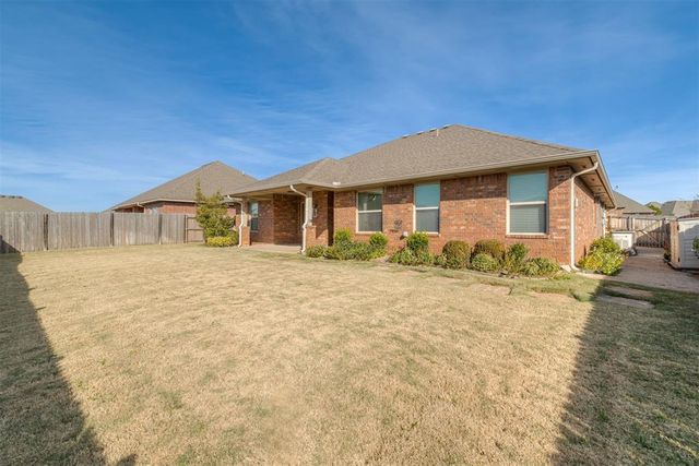 1201 N Vicksburg Terrace, Mustang, OK 73064