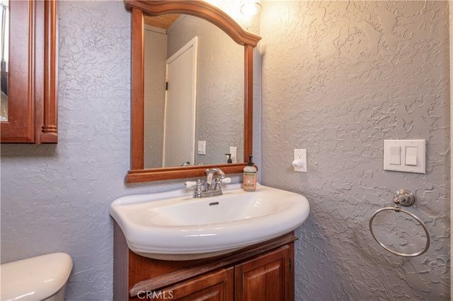 785 Vista Avenue, Sugarloaf, CA 92386