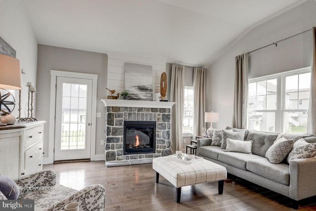 583 SWEET HONEY LN, Mechanicsburg, PA 17055