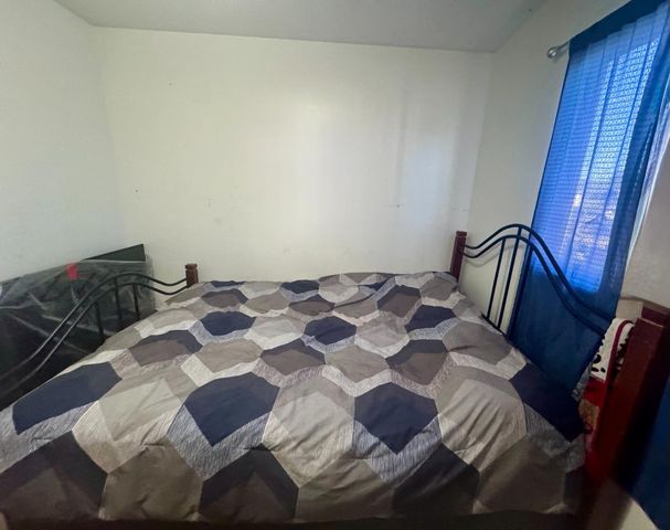 1621 E Regal St, Stockton, CA 95205