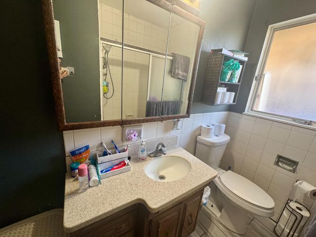 1621 E Regal St, Stockton, CA 95205