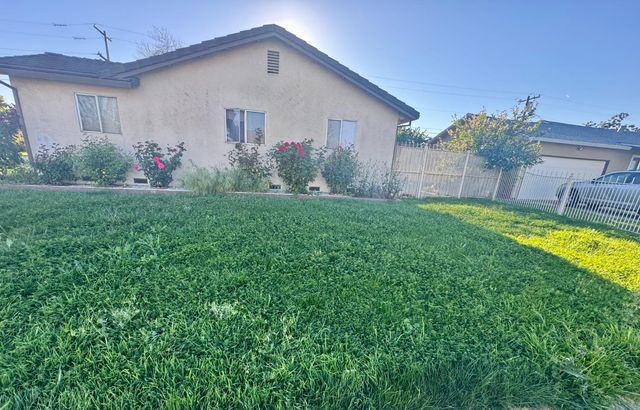 1621 E Regal St, Stockton, CA 95205