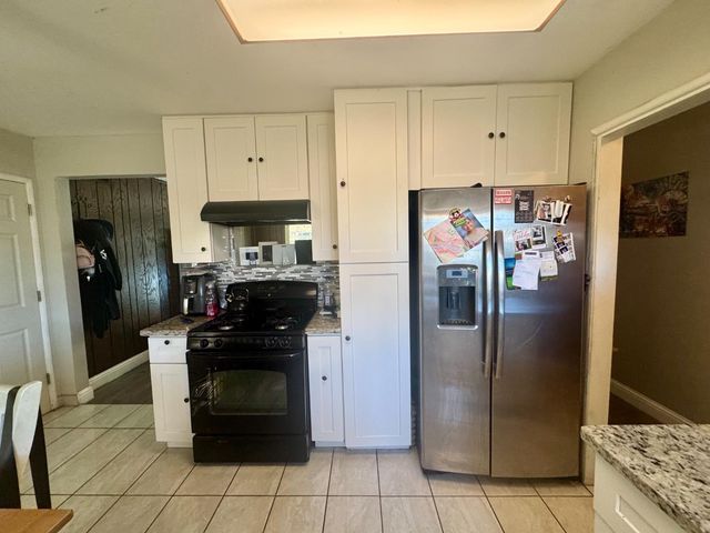 1621 E Regal St, Stockton, CA 95205