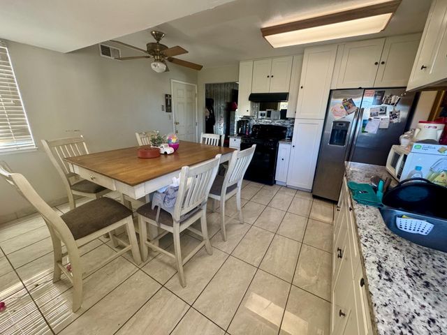 1621 E Regal St, Stockton, CA 95205