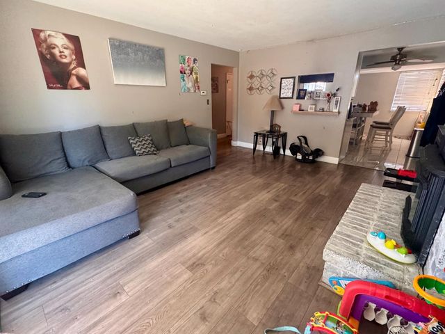 1621 E Regal St, Stockton, CA 95205