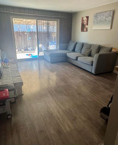 1621 E Regal St, Stockton, CA 95205