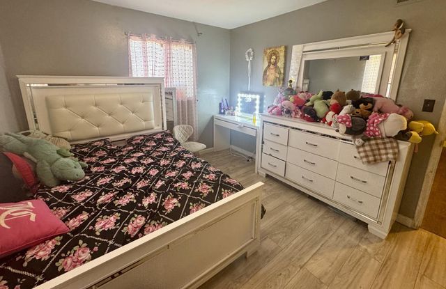 1621 E Regal St, Stockton, CA 95205