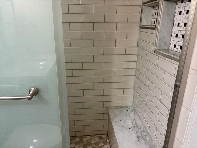 910 LAKE DESTINY ROAD B, Altamonte Springs, FL 32714