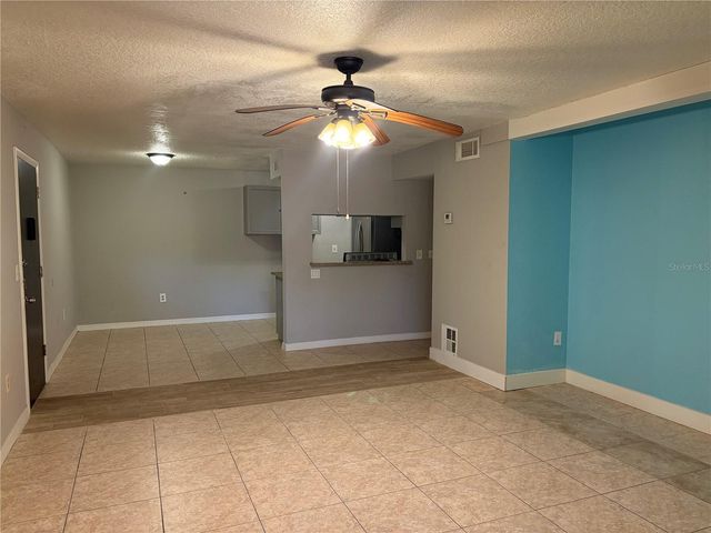 910 LAKE DESTINY ROAD B, Altamonte Springs, FL 32714