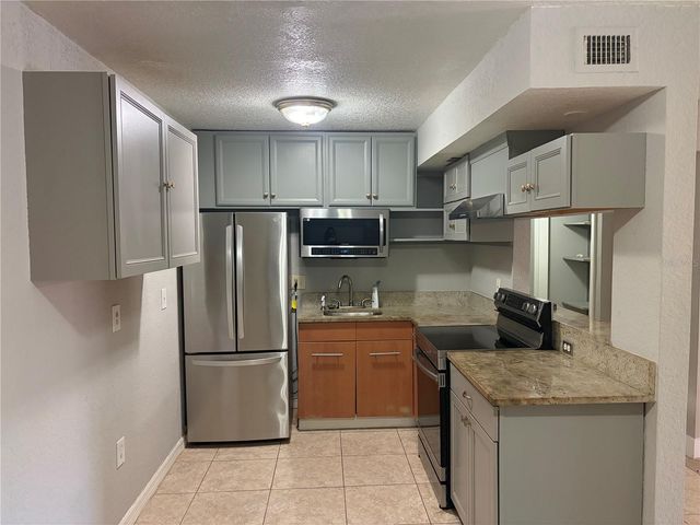 910 LAKE DESTINY ROAD B, Altamonte Springs, FL 32714