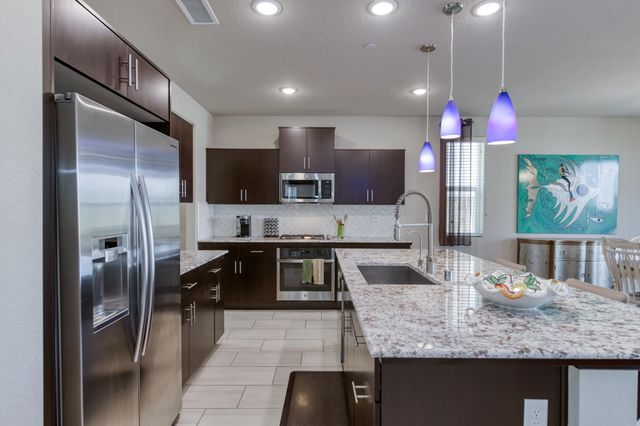 979 Spring Street W, Madera, CA 93636