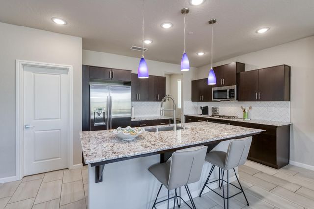 979 Spring Street W, Madera, CA 93636