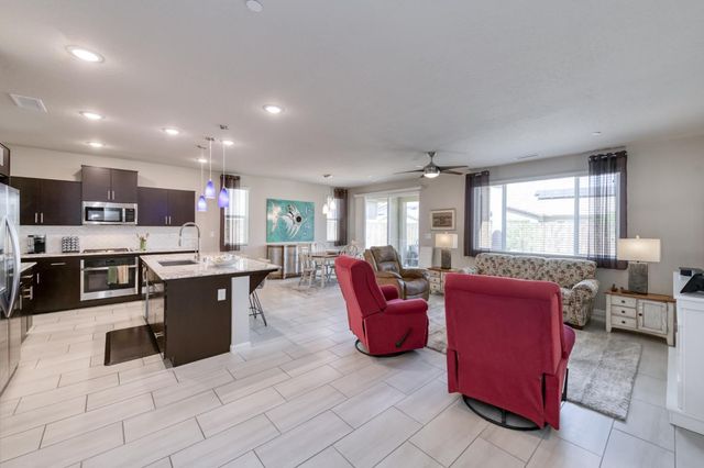 979 Spring Street W, Madera, CA 93636