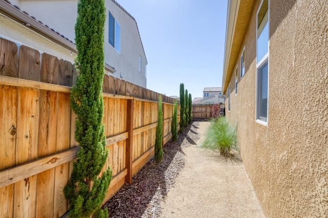 979 Spring Street W, Madera, CA 93636