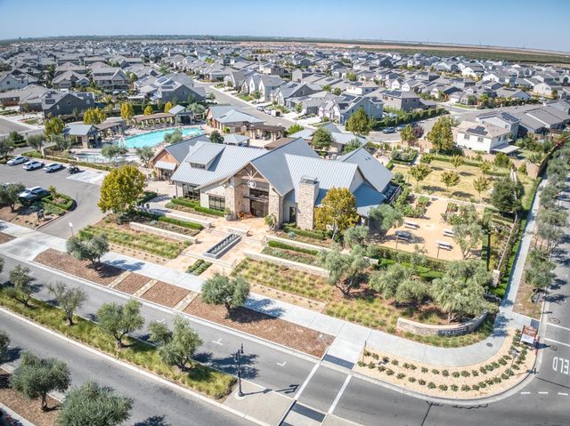 979 Spring Street W, Madera, CA 93636