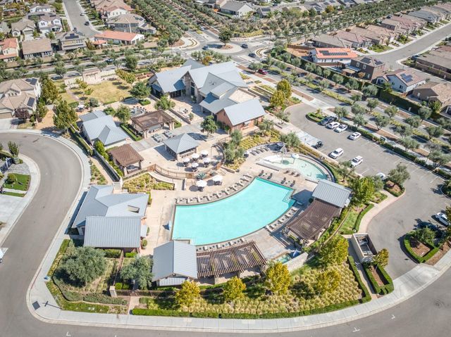 979 Spring Street W, Madera, CA 93636