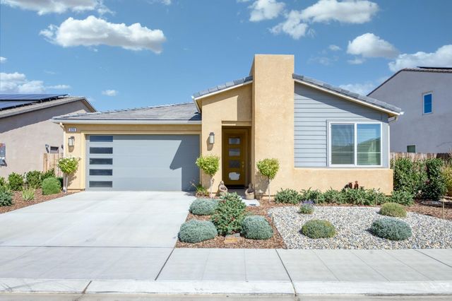 979 Spring Street W, Madera, CA 93636