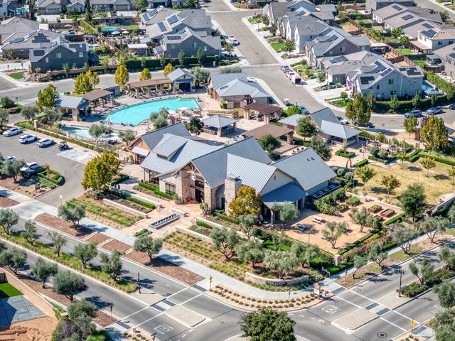 979 Spring Street W, Madera, CA 93636