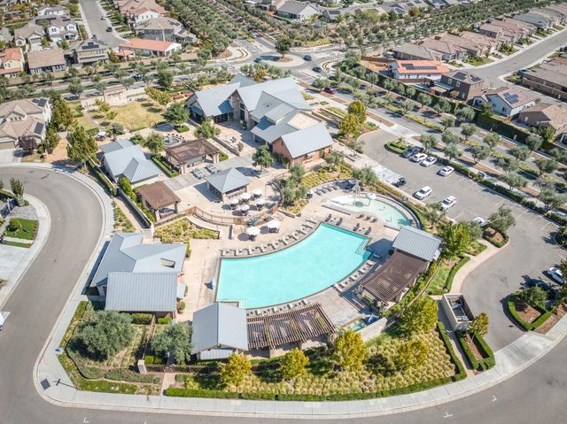 979 Spring Street W, Madera, CA 93636