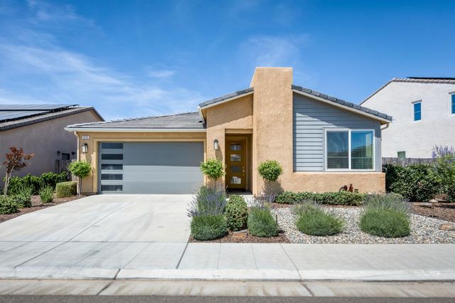 979 Spring Street W, Madera, CA 93636