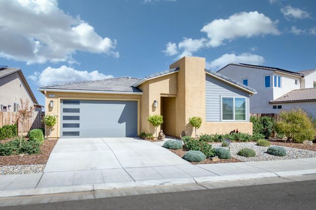 979 Spring Street W, Madera, CA 93636