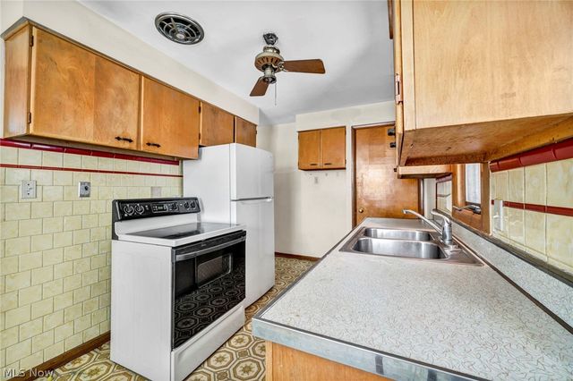 3323 Dellwood Drive, Parma, OH 44134