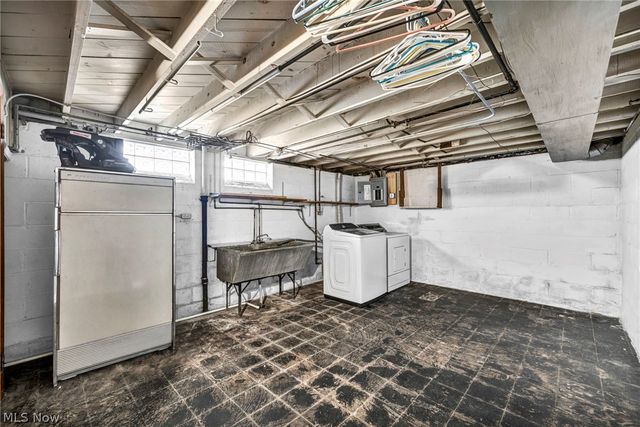 3323 Dellwood Drive, Parma, OH 44134