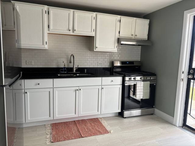 2241 Wallace Avenue, North Chicago, IL 60064