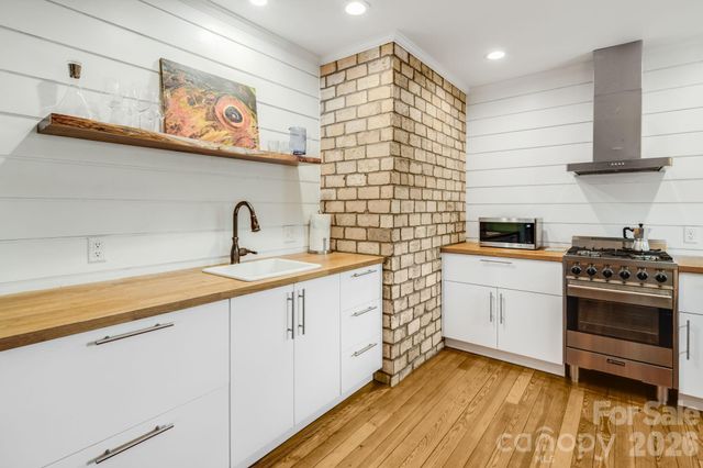 72 Woodlawn Avenue, Asheville, NC 28801
