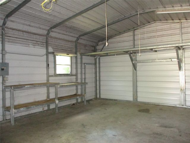 261 AIRPORT Road, Emory, TX 75440