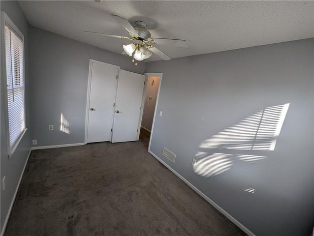 22113 S Fawn Drive, Peculiar, MO 64078