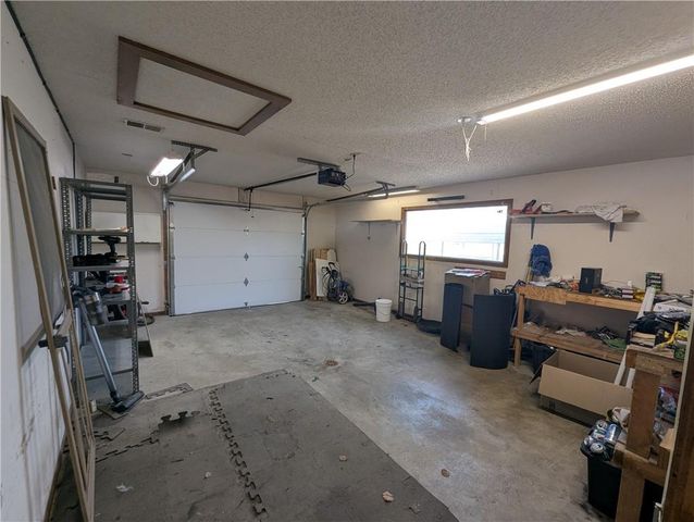 22113 S Fawn Drive, Peculiar, MO 64078